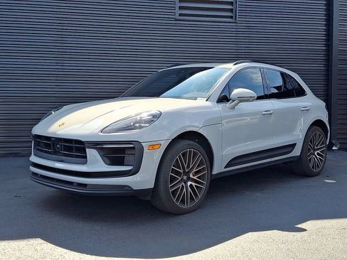 Certified 2024 Porsche Macan S AWD/4WD image 1