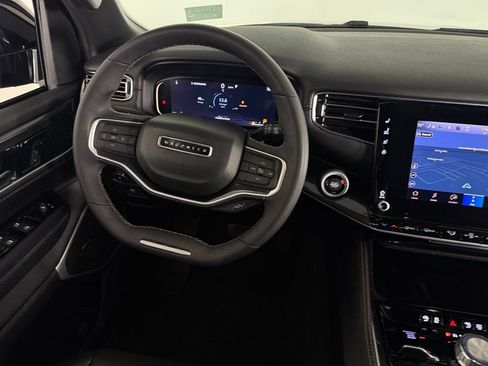 Used 2023 Jeep Wagoneer 4WD image 14