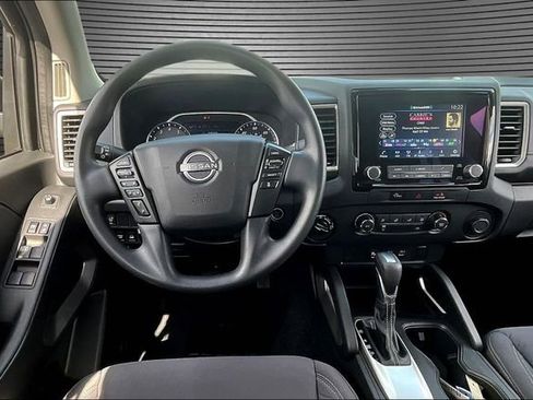 Used 2024 Nissan Frontier SV w/ Technology Package AWD/4WD image 9