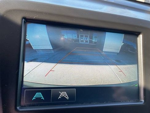 Used 2018 Chevrolet Equinox LT FWD image 18