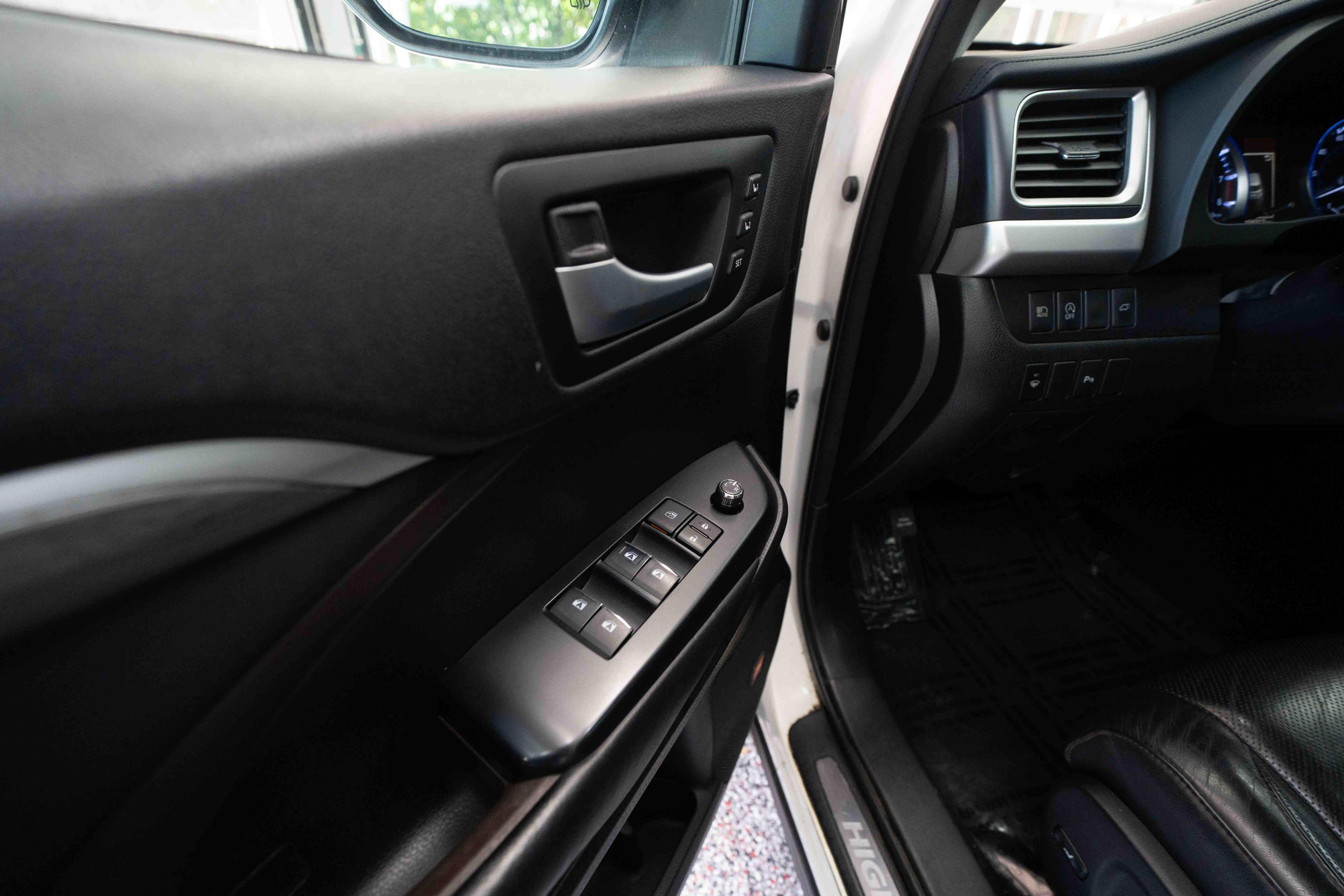 Used 2018 Toyota Highlander Limited AWD/4WD image 7