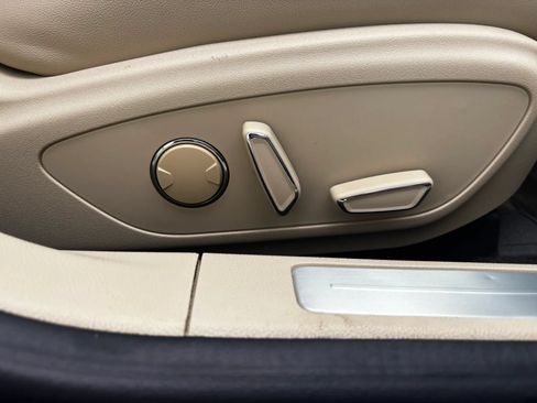 Used 2013 Lincoln MKZ FWD image 21
