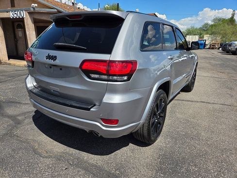 Used 2018 Jeep Grand Cherokee Altitude RWD image 8