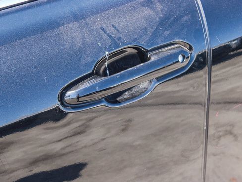 Used 2021 Toyota Highlander XLE FWD image 9