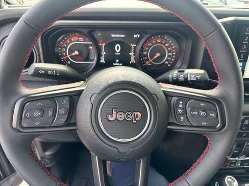 Used 2024 Jeep Wrangler Unlimited Rubicon w/ Convenience Group AWD/4WD image 18