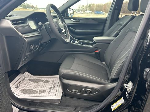 New 2025 Jeep Grand Cherokee Laredo image 11