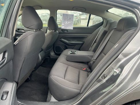 Used 2024 Nissan Altima 2.5 SV FWD image 9
