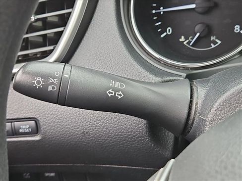 Used 2015 Nissan Rogue S image 15