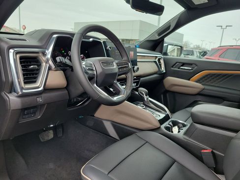 Used 2024 GMC Canyon Denali image 20