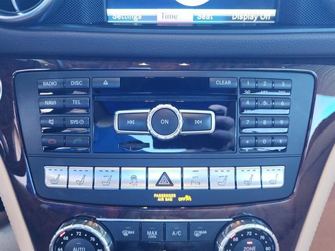 Used 2016 Mercedes-Benz SL 550 w/ Driver Assistance Package image 61