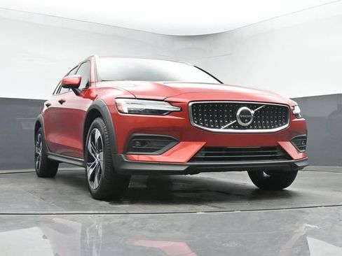 Used 2025 Volvo V60 B5 Cross Country Plus AWD/4WD image 35