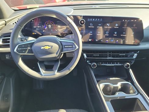 New 2026 Chevrolet Traverse LT image 4