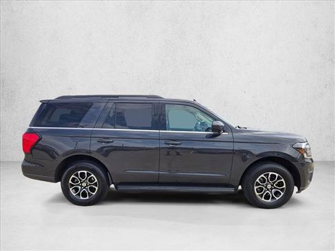 Used 2024 Ford Expedition XLT RWD image 4