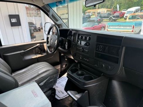 Used 2018 GMC Savana 3500 w/ Driver Convenience Package RWD image 11