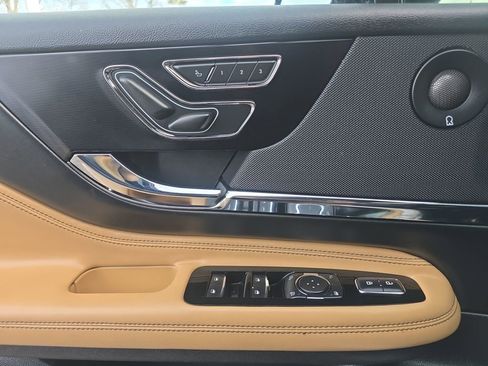 Used 2020 Lincoln Corsair Reserve image 24