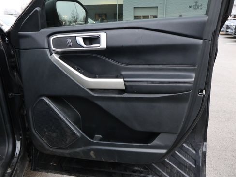 Used 2022 Ford Explorer XLT w/ Equipment Group 202A image 10