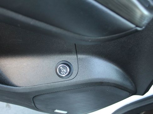 Used 2023 GMC Acadia SLT image 16