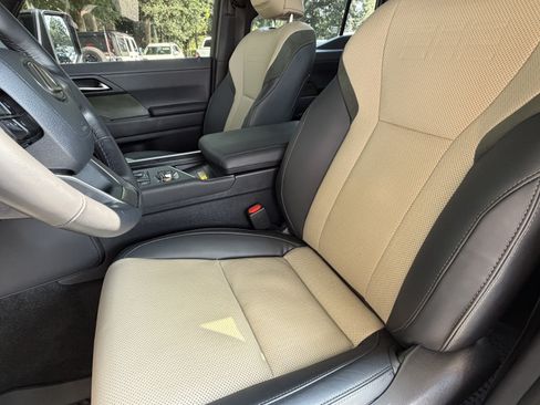 Used 2025 Lexus GX 550 AWD/4WD image 17