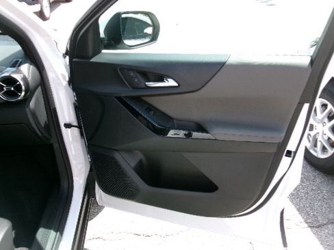 Used 2026 Chevrolet Equinox LT w/ Convenience Package II FWD image 6