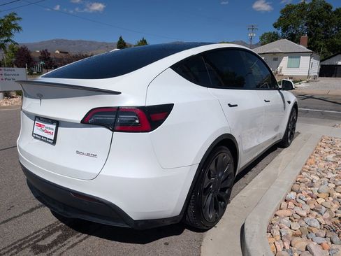 Used 2023 Tesla Model Y Performance AWD/4WD image 4
