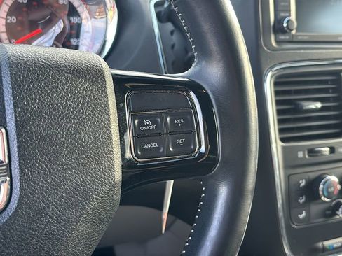 Used 2019 Dodge Grand Caravan SXT image 18