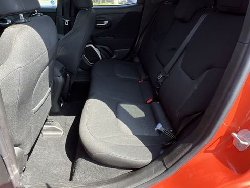 Used 2017 Jeep Renegade Latitude w/ Popular Equipment Group FWD image 26