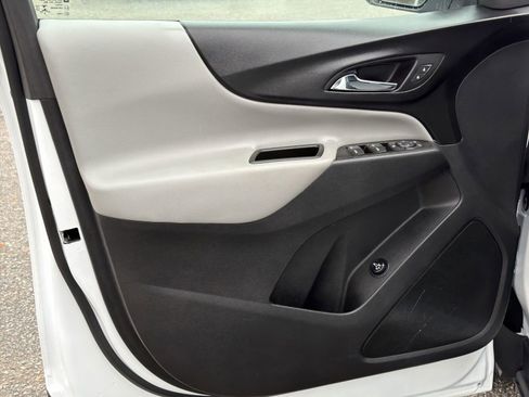 Used 2023 Chevrolet Equinox LT image 14