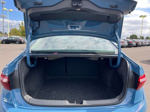 Used 2025 Volkswagen Jetta SE image 31