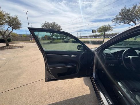 Used 2018 Chrysler 300 S AWD/4WD image 11