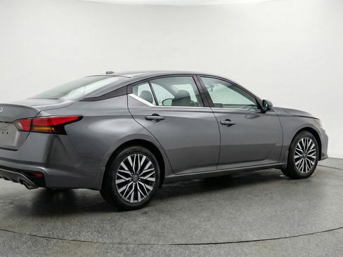 Used 2025 Nissan Altima 2.5 SV image 7