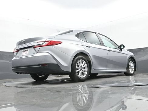 Used 2025 Toyota Camry LE w/ Convenience Package FWD image 27