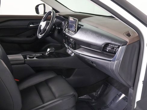 Used 2023 Nissan Rogue SV w/ SV Premium Package image 24