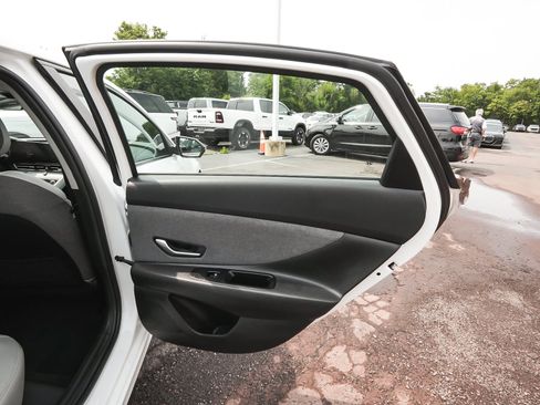 Used 2023 Hyundai Elantra Limited w/ Cargo Package FWD image 14