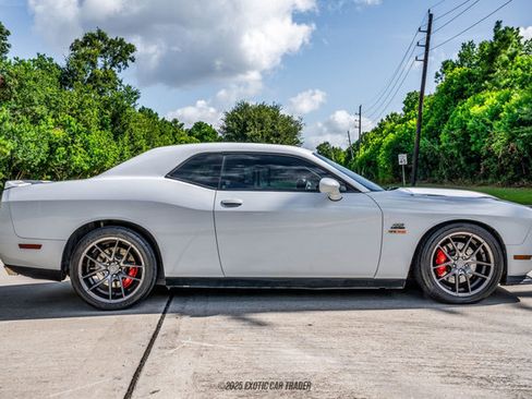 Used 2012 Dodge Challenger SRT8 w/ Premium Sound Group image 9