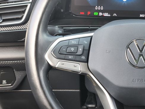 Used 2025 Volkswagen Atlas Cross Sport SEL R-Line AWD/4WD image 32