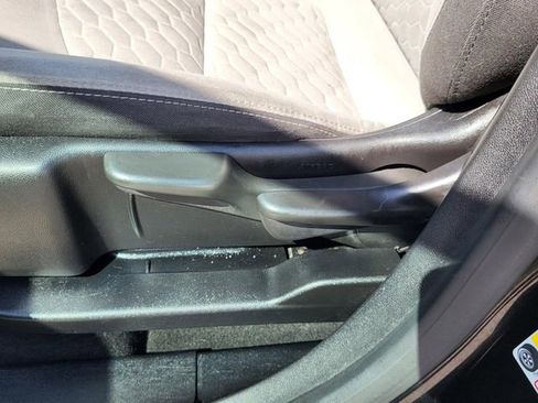 Used 2018 Chevrolet Equinox LS image 11