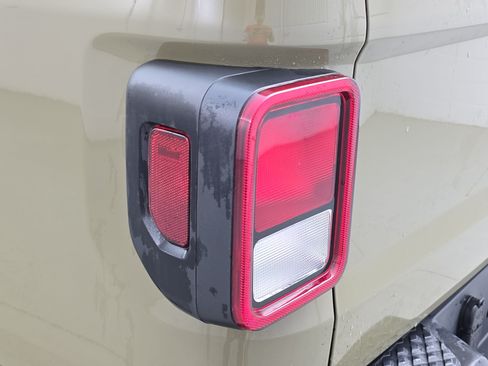 Used 2025 Jeep Gladiator Sport AWD/4WD image 32