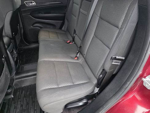 Used 2018 Jeep Grand Cherokee Laredo image 12