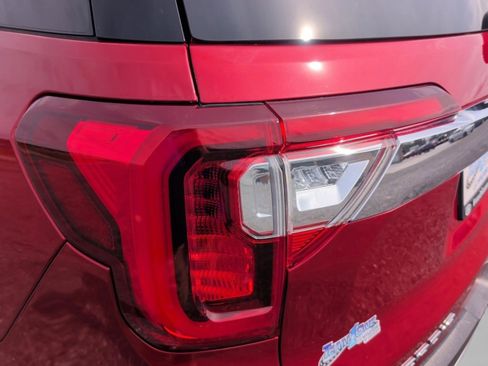 Used 2023 GMC Acadia SLE image 38