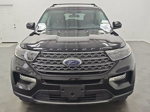 Used 2022 Ford Explorer XLT w/ Equipment Group 202A AWD/4WD image 4