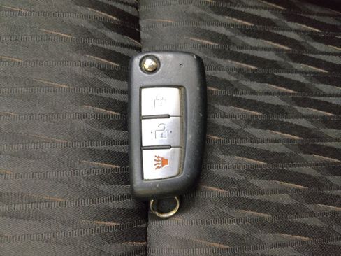 Used 2020 Nissan Rogue S FWD image 32