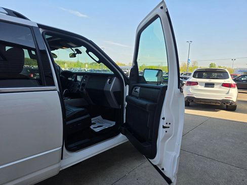 Used 2015 Ford Expedition Limited w/ Equipment Group 301A AWD/4WD image 13