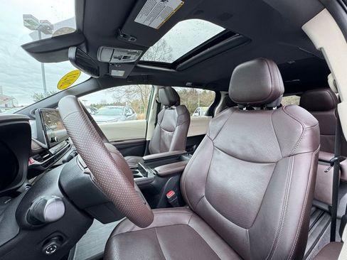 Certified 2021 Toyota Sienna Platinum image 18
