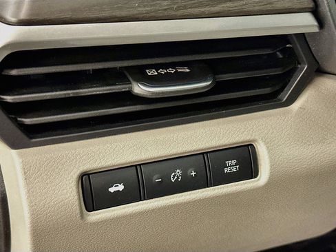 Used 2025 Nissan Altima 2.5 SV FWD image 17