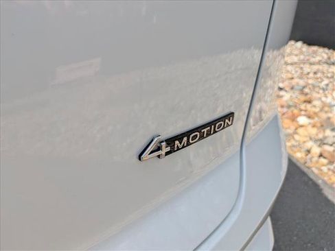 Certified 2024 Volkswagen Atlas Cross Sport SEL R-Line image 19