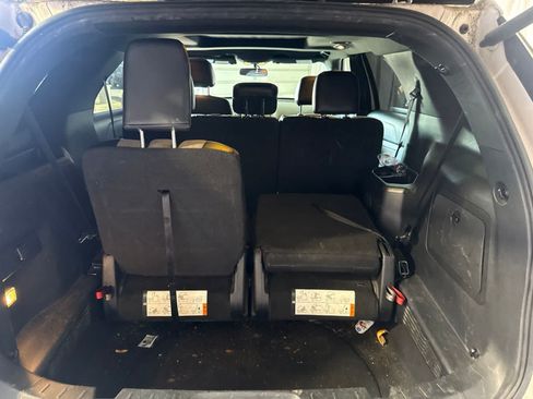 Used 2017 Ford Explorer XLT w/ Equipment Group 202A FWD image 13