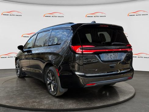Used 2021 Chrysler Pacifica Touring w/ Cold Weather Group image 7