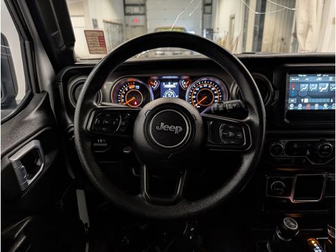 Used 2022 Jeep Wrangler Unlimited Sport image 11