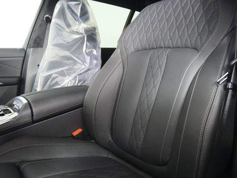 Used 2026 BMW X7 M60i image 11