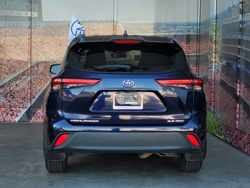 Certified 2023 Toyota Highlander XLE image 7